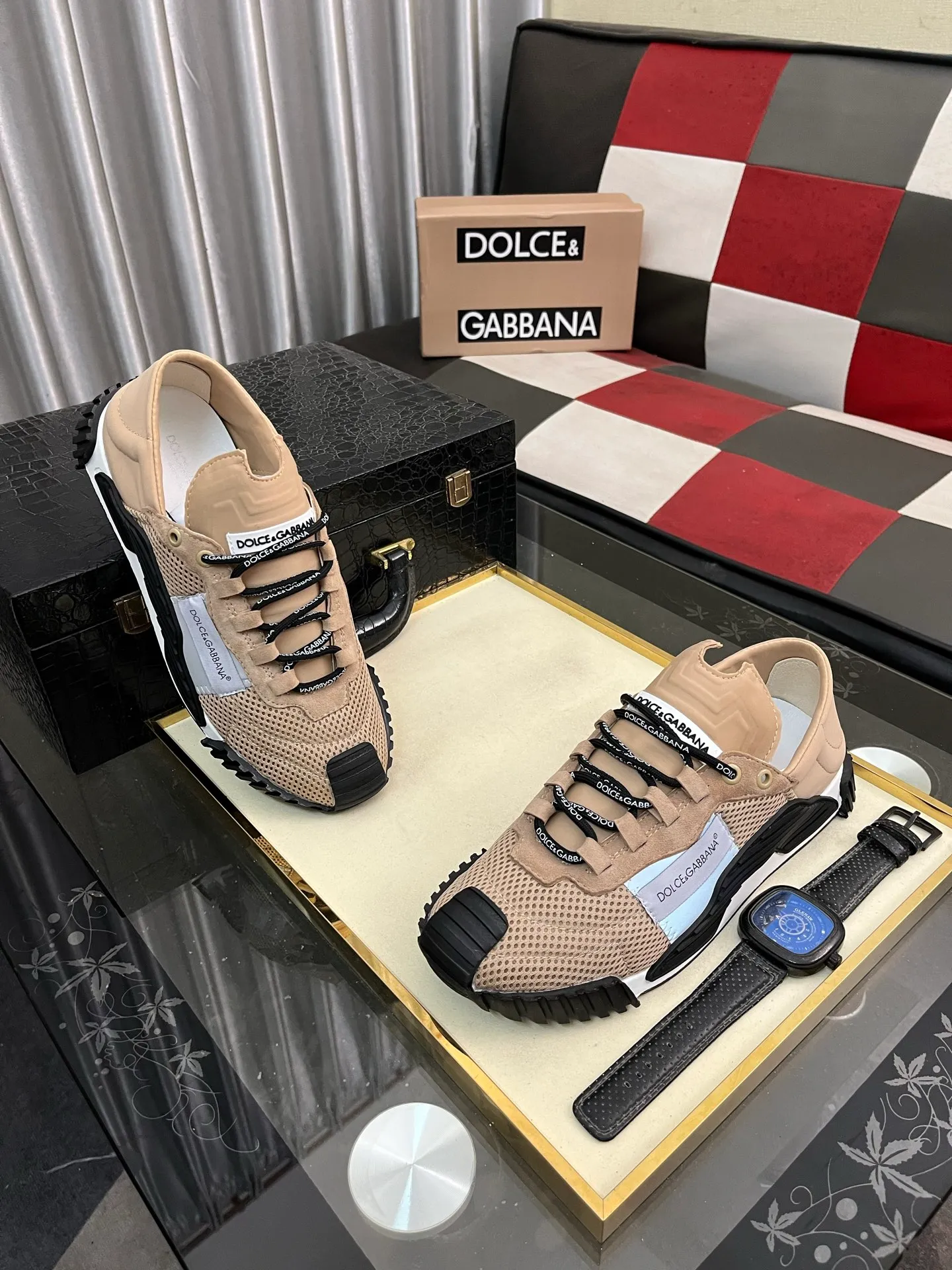 Men's shoes 💰440⌚️⌚️DG's latest popular 🔥🔥casual shoes, the tongue has the brand's iconic details, and the combination of silk cowhide and cow suede enhances the style. Fashionable and versatile, it can complement any look. Create an exquisite design with unique dynamic vitality and modern atmosphere, showing modern elegance. Size: 35-46